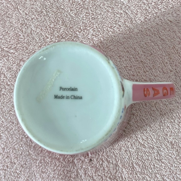 5/$25 Fabulous Las Vegas Sign Pink Porcelain Mug - Picture 4 of 9